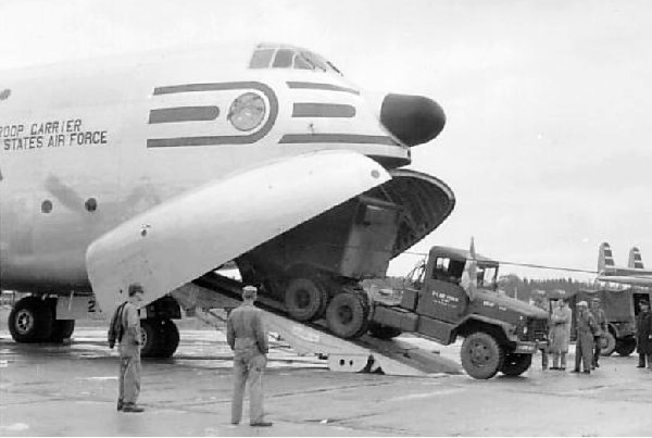 C-124 loads radar van